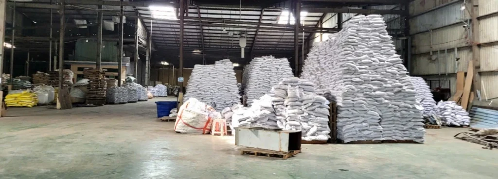 Đồng Tháp thu phạt hơn 3 tỷ đồng từ buôn lậu và gian lận thương mại 10 phan bon la mot trong so cac mat hang ma co quan quan ly thi truong can tang cuong kiem tra de bao ve quyen loi nguoi tieu dung e1755816288591